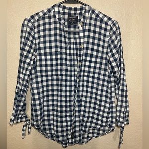 A&F checkered button up shirt with 2 pockets on each side